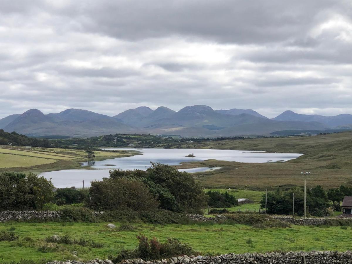 Bruion Connemara Apartment Cleggan Exterior foto